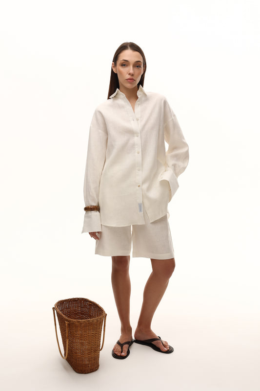 Лляна біла сорочка з перламутровими ґудзиками