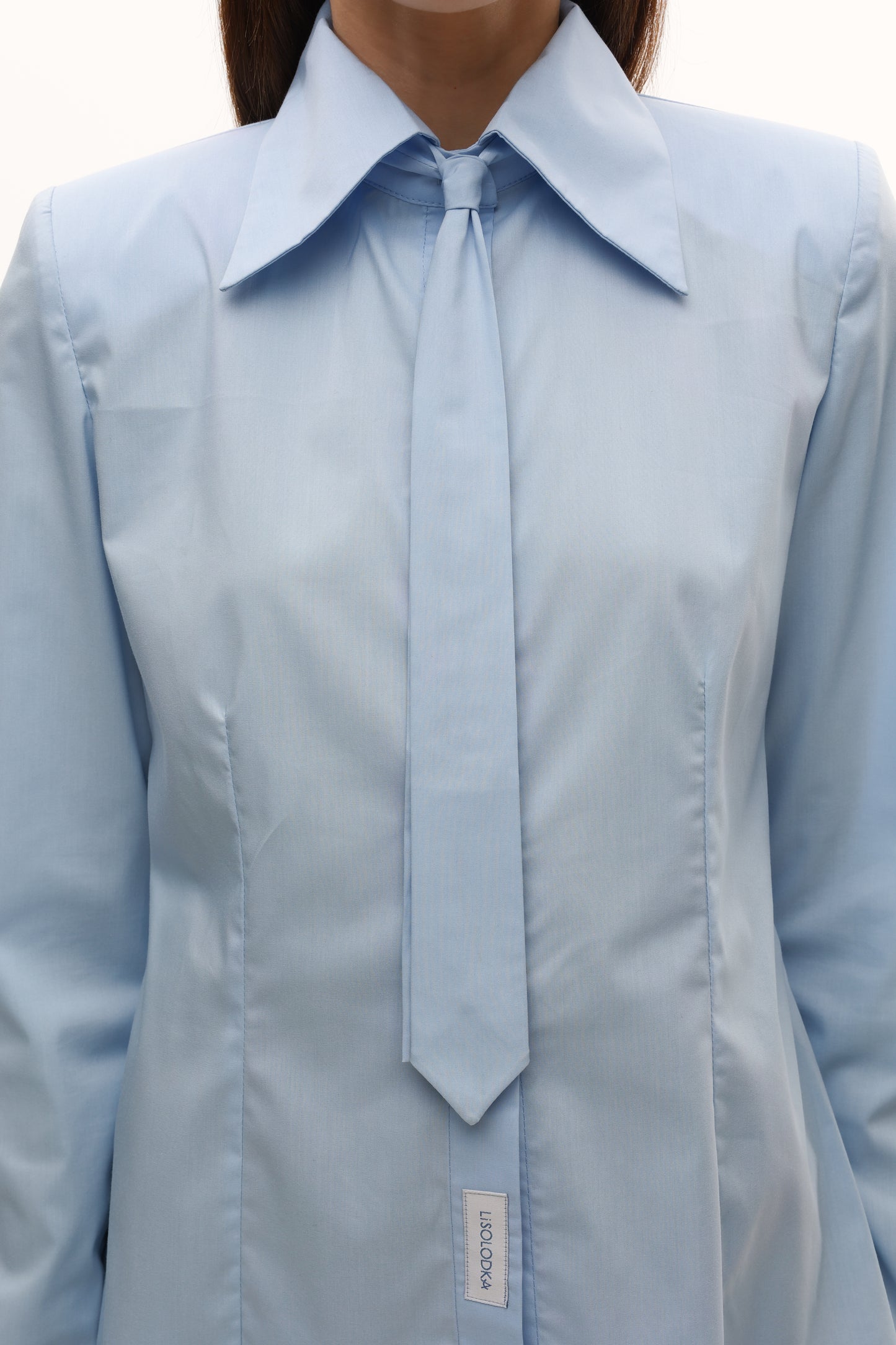 Приталена сорочка з підплечиками