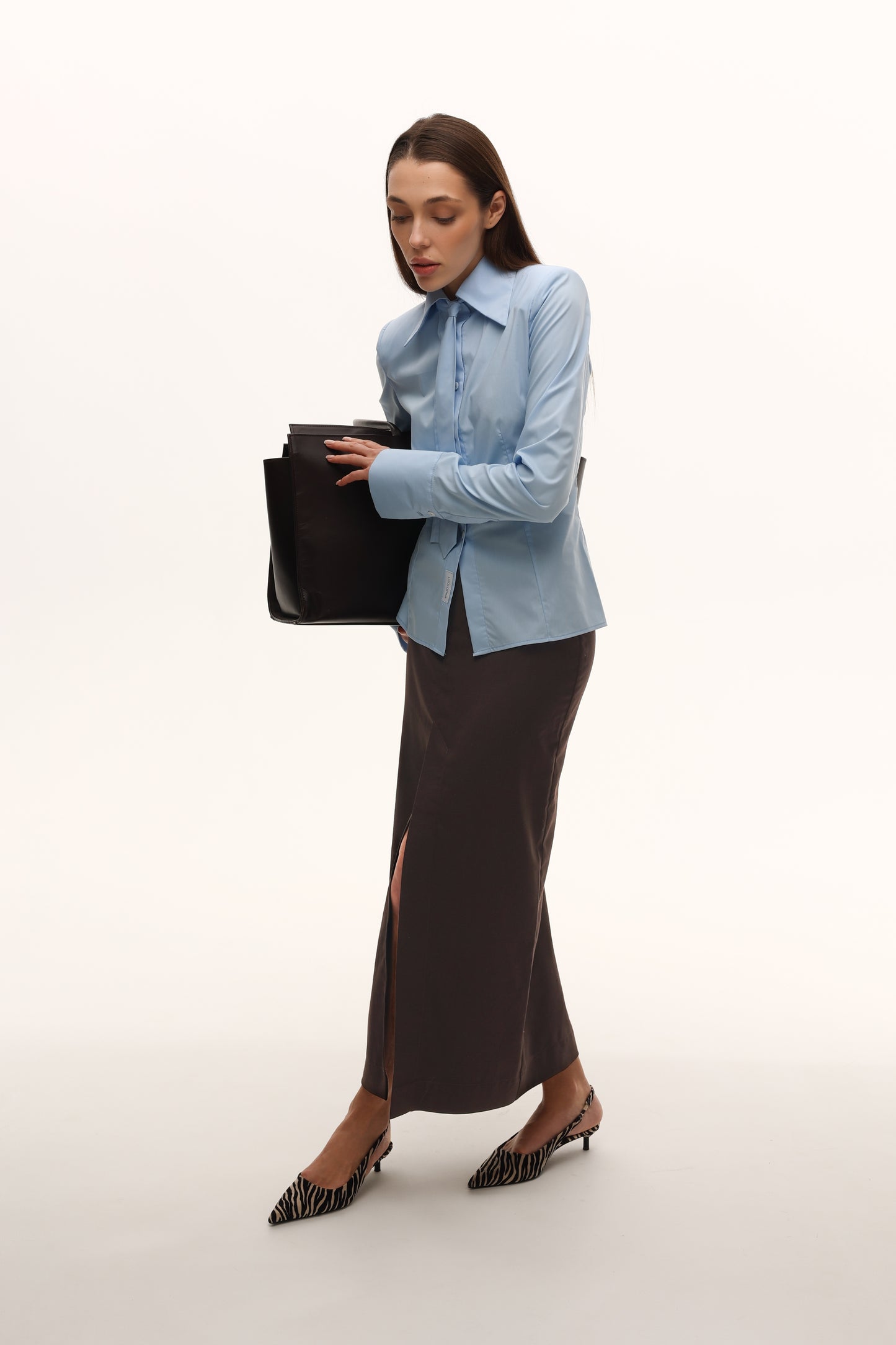 Приталена сорочка з підплечиками