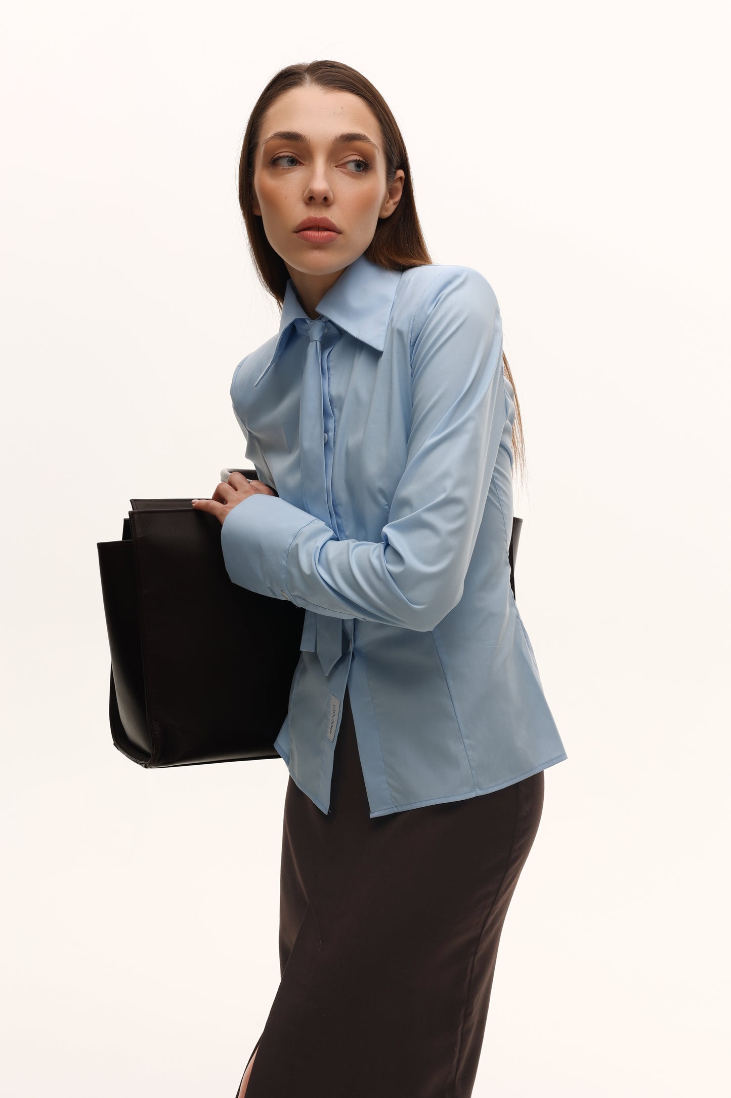 Приталена сорочка з підплечиками