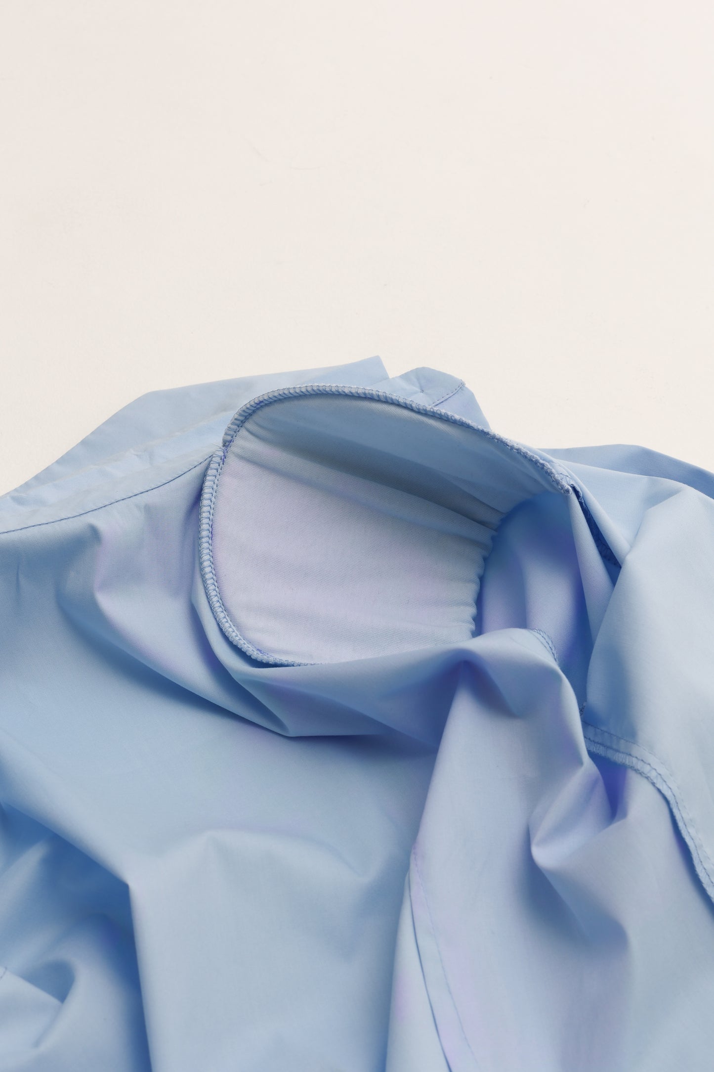 Приталена сорочка з підплечиками