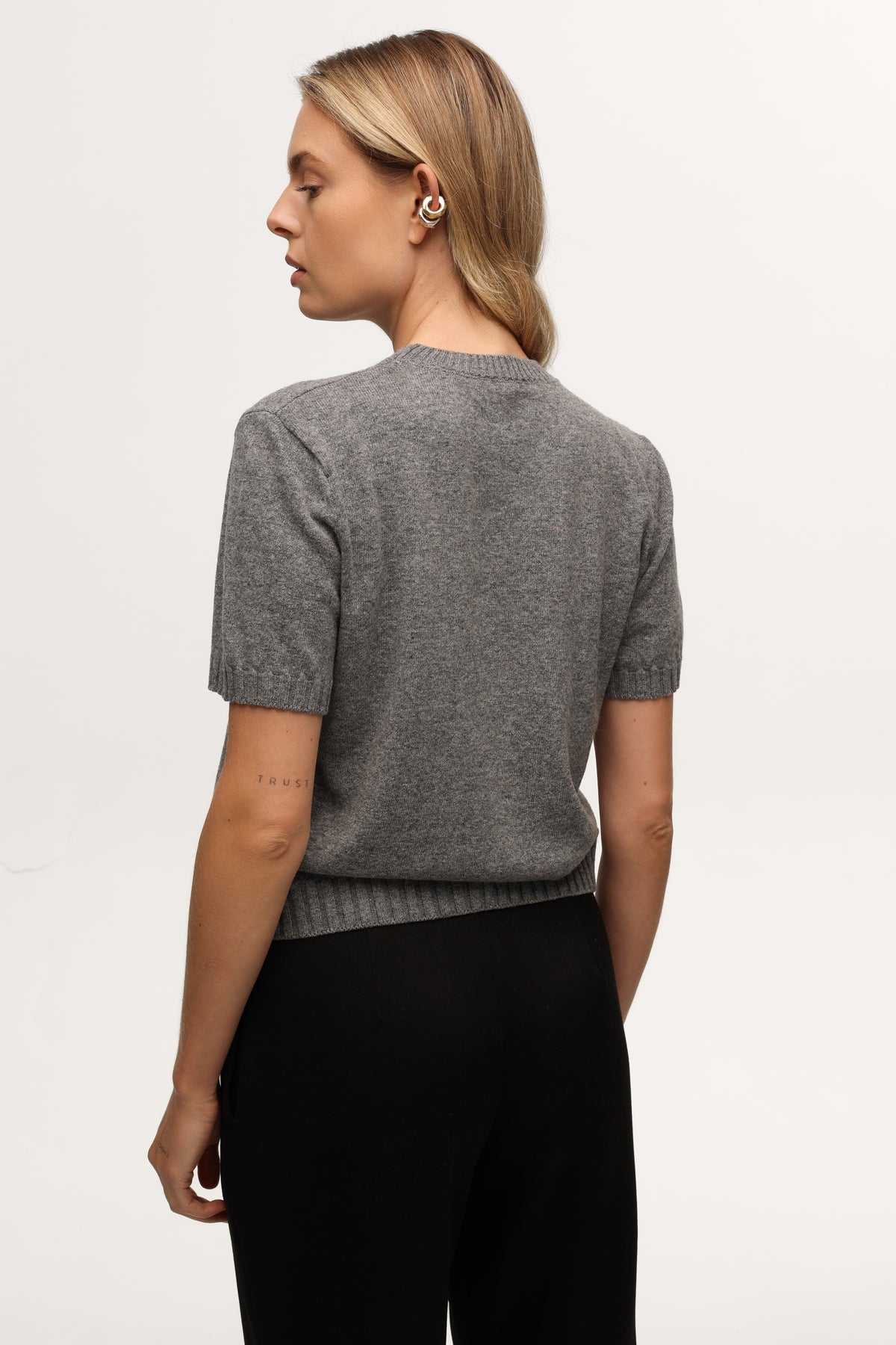 Вовняний светр у кольорі сірий меланж