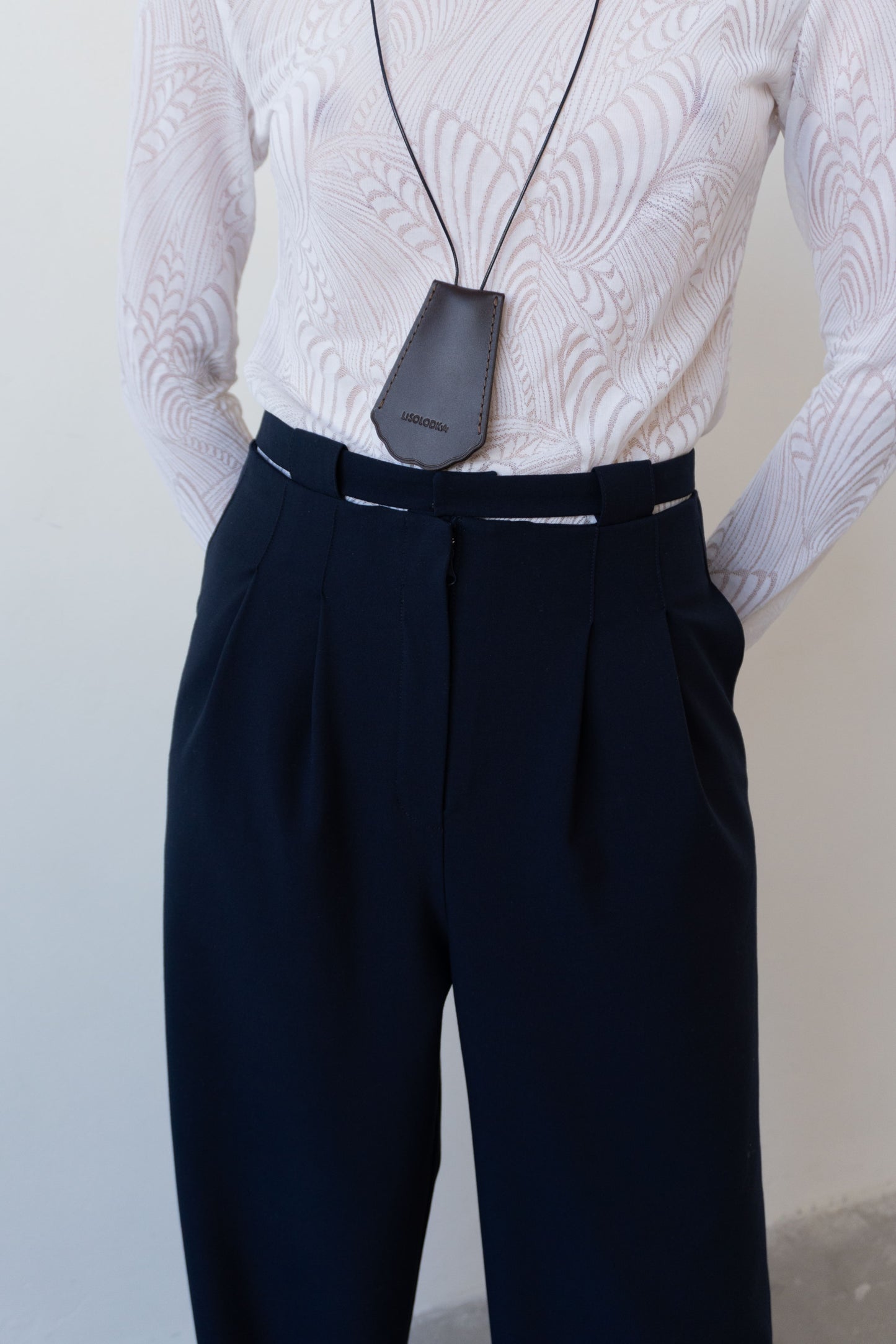 Штани палаццо з декоративним поясом у кольорі navy blue